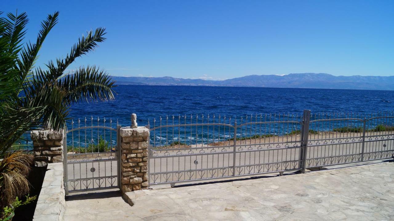 Schoenes Ferienhaus Direkt Am Meer Stomorska Buitenkant foto